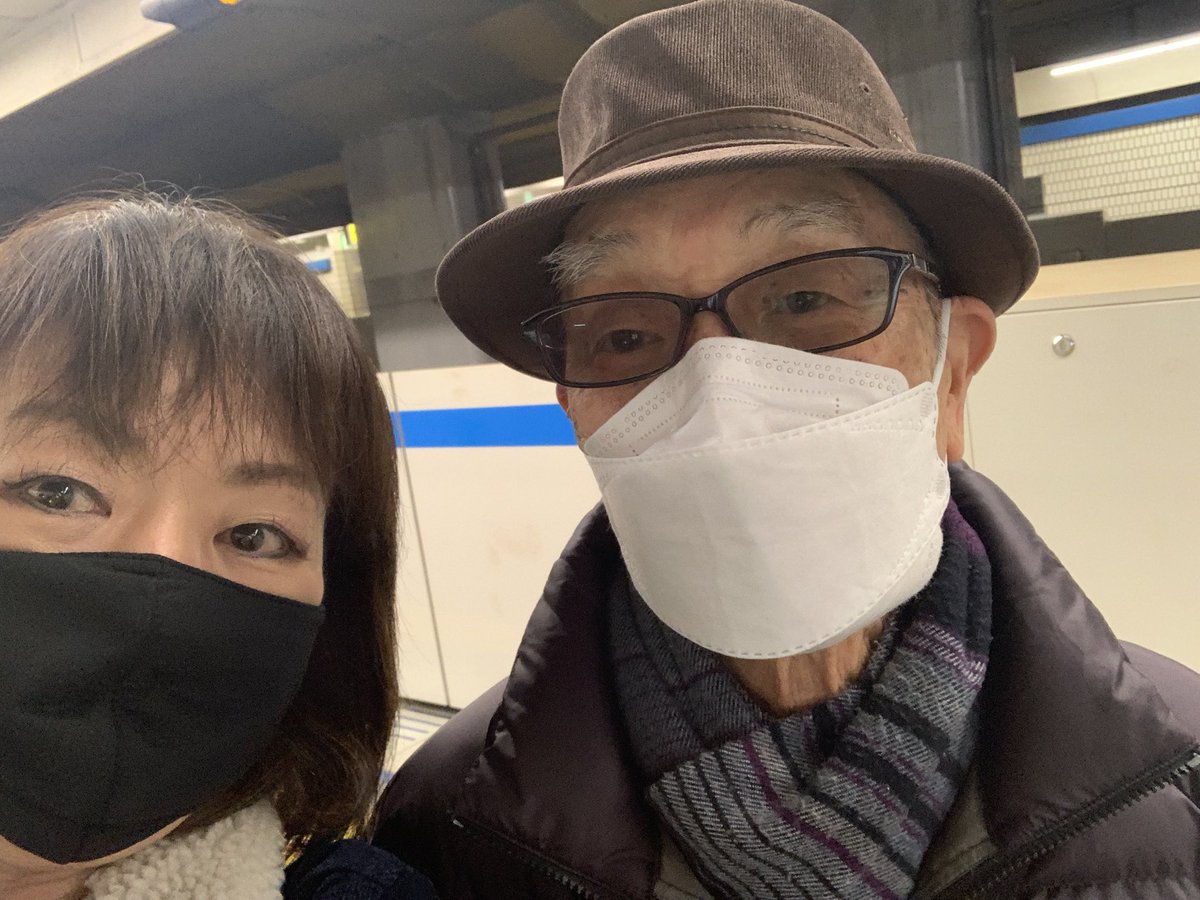 aimorimura's tweet photo. 久しぶりに父と会えました✨✨
2年ぶりかな？？

2年前のお土産もやっと渡せた〜

元気で良かった🥰 https://t.co/HUiR5VpRX1