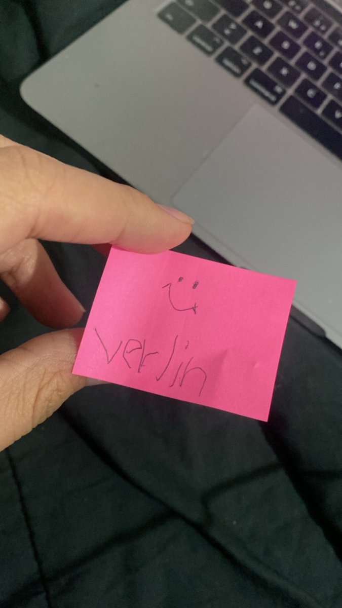 VerlinOnce's tweet photo. Ay no amigxs quiero llorar. Mi sobrino de 7 años me hizo un gafete para que no se le olvidara como debe de llamarme ahora porque no quiere confundirse😭😭😭 https://t.co/F4BCvUmCj0