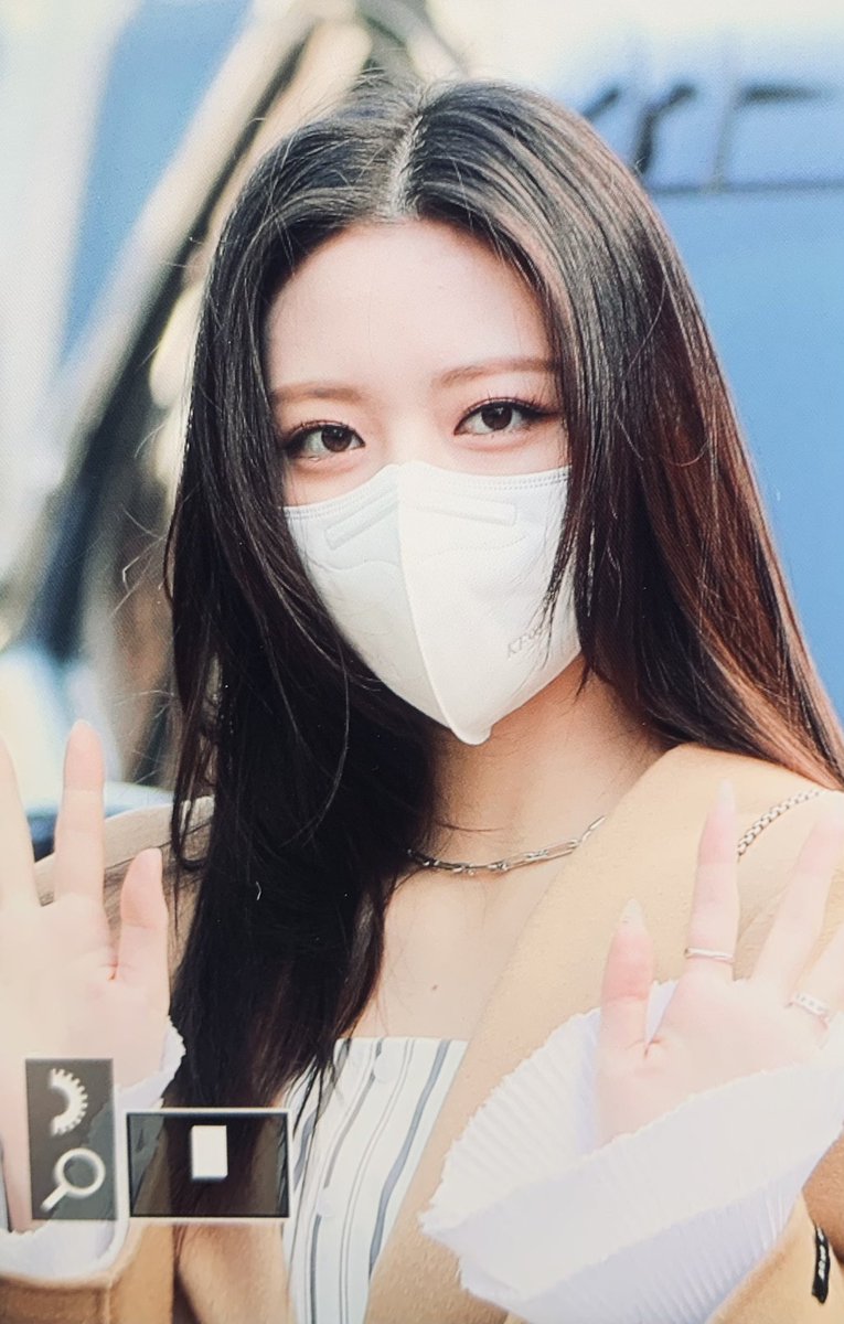 Mycolor_yn's tweet photo. 220104 유스케 부수자✊

#ITZY #있지 #Yuna #유나 https://t.co/cBYJPO4MC4