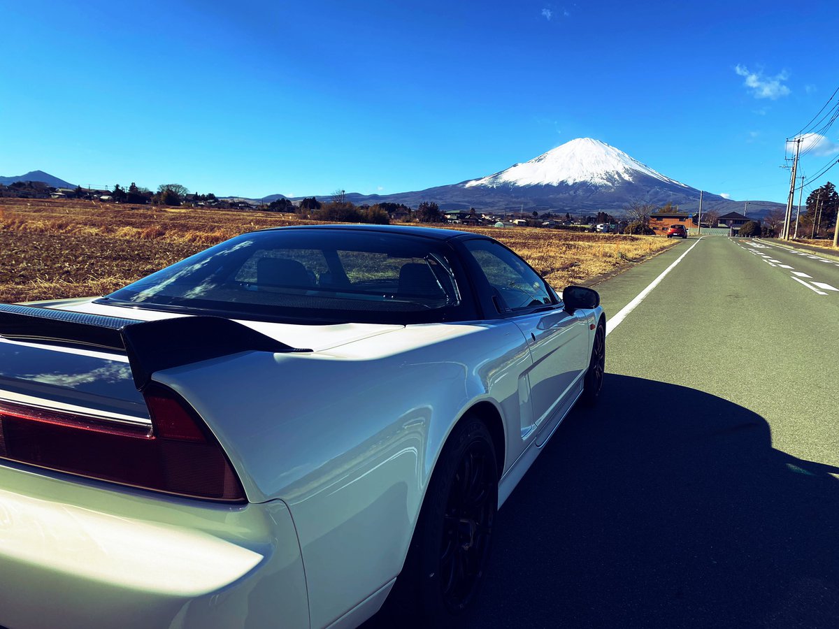 Ryo_Michigami's tweet photo. 今日は日頃よりお世話に
なっているスポンサーさんの
走行会で富士スピードウェイ。
Nくん出動💨
富士山きれい✨🗻 https://t.co/FSsHF9sudi