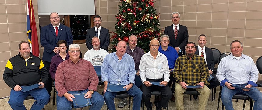MidAmCarpenters's tweet photo. #Local92 near St. Louis recognized these longtime members for 35 (L) and 40-65 (R) years of service to our union during their annual holiday party. Thank you to all brothers and sisters for your dedication to the Carpenters Union. #UnionStrong https://t.co/qLSPiP0WB8