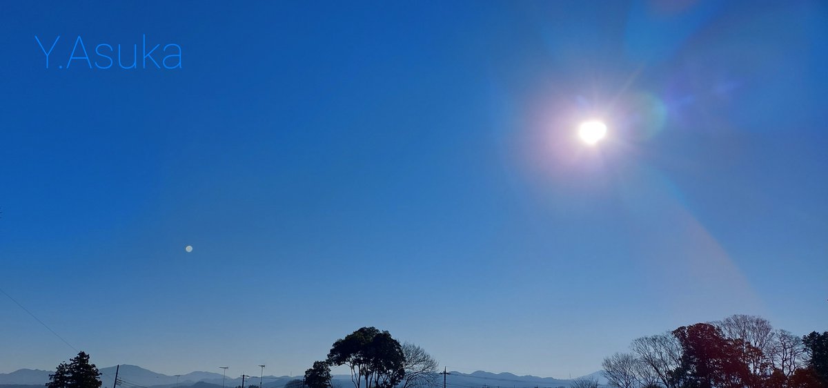 yumeasutw's tweet photo. お日様燦々✨日本晴れの寒い火曜日の朝☀️
西から北の山々は #雪雲 の中です❄️
予想最高/最低気温🌡️9℃/-5℃
晴れ☀️
お昼頃から北風が吹き😖洗濯物が飛ばされないように御用心🌬️➰➰👕
#空の名前
#雲の教室
#青空 #Sunshine
#万両 #マンリョウ #常緑小低木
#a2022 #a0104 #a202201 #a2022012 https://t.co/mN9nZjIVQ7