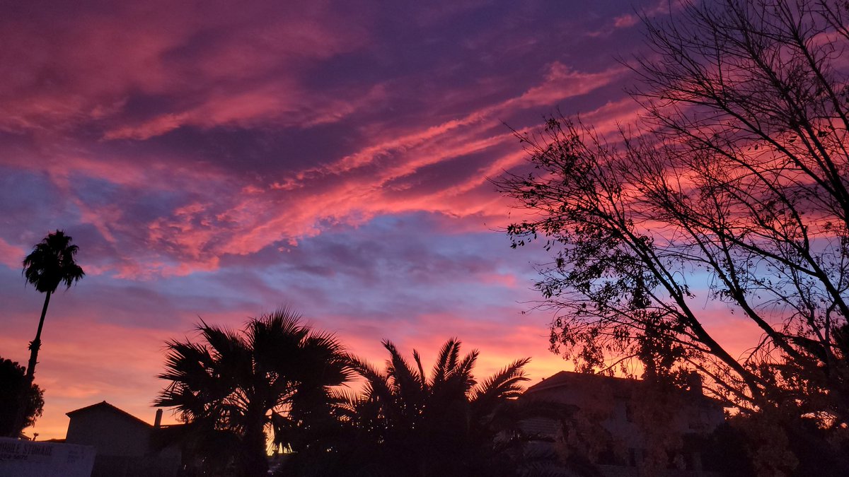 Wow #desertsunset #Vegas #vgk
#VegasBorn