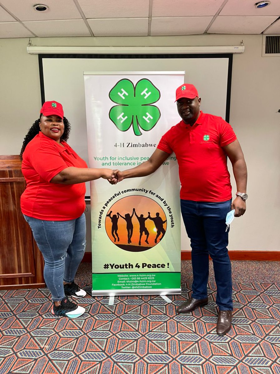4hZimbabwe's tweet photo. Putting youth at the forefront in building positive peace. The project targets youths from political parties with the aim to build tolerance & peaceful political environment beyond elections.
#Youth4peace
#Pledge4Peace https://t.co/M8SuFijLA1