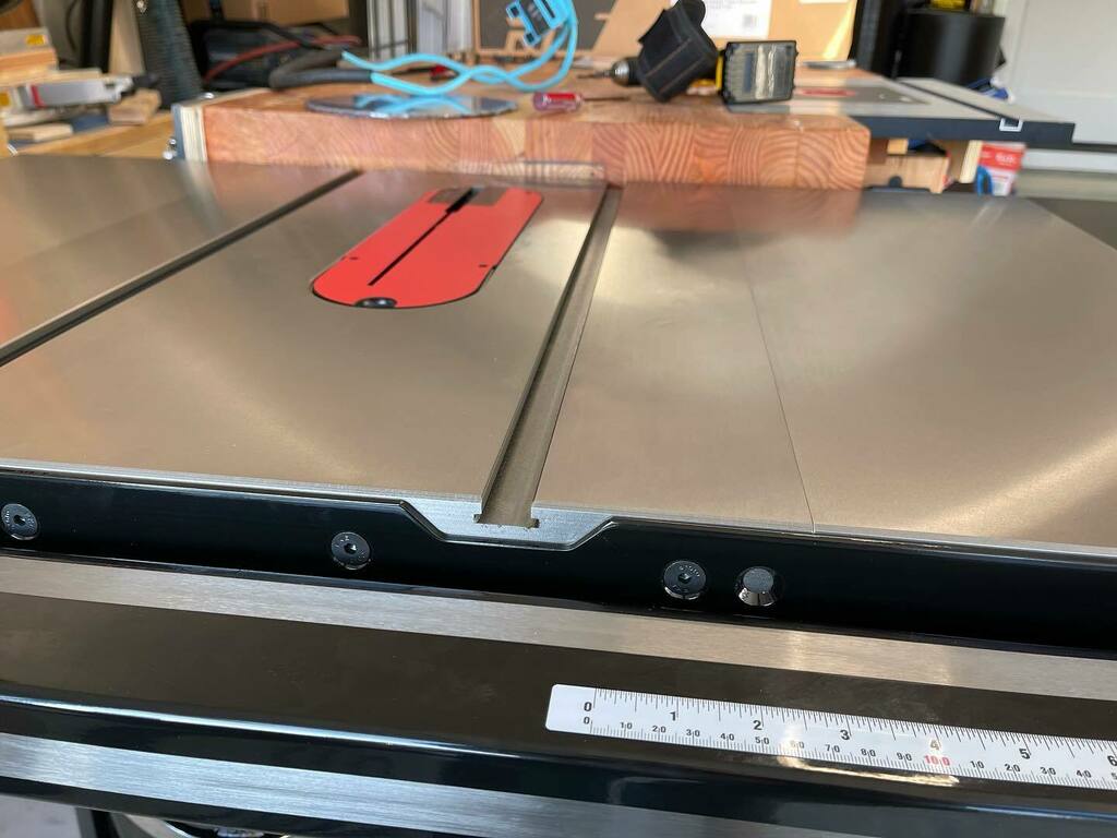 Put together my Christmas present and I am super excited! Question: my new <a href="/sawstopsaws/">SawStop</a> table saw is lower than my last saw so my workbench/out feed table is too high. Any suggestions besides cutting off the workbench legs? It is on the industrial mobile… instagr.am/p/CYSZ2hkpzW2/