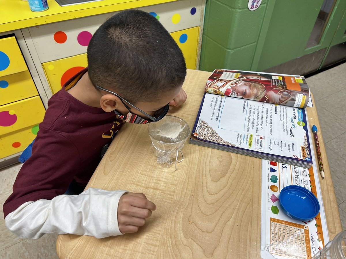 staceycaldarone's tweet photo. Practicing How To See Sound by humming loudly and softly with some sand @SavvasLearning #elevatescience @PawtSchlsonRIse https://t.co/mtUl7MXtaX