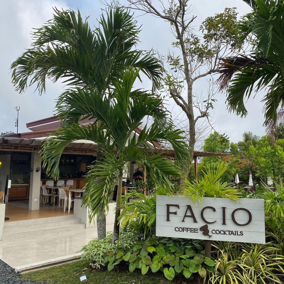 carmen167057816's tweet photo. New coffee place in Tagaytay - my bucket list ❤️❤️❤️ พายมะพร้าวอ่อนน่ากินมาก ที่นี่จะมีวิวภูเขาไฟ อากาศเย็นๆ อยากไป เอาไว้ให้ยอดคนติดลดลงก่อน ตอนนี้แฟนไม่ยอมไปตจว ❤️ https://t.co/LYTV4cFvpr