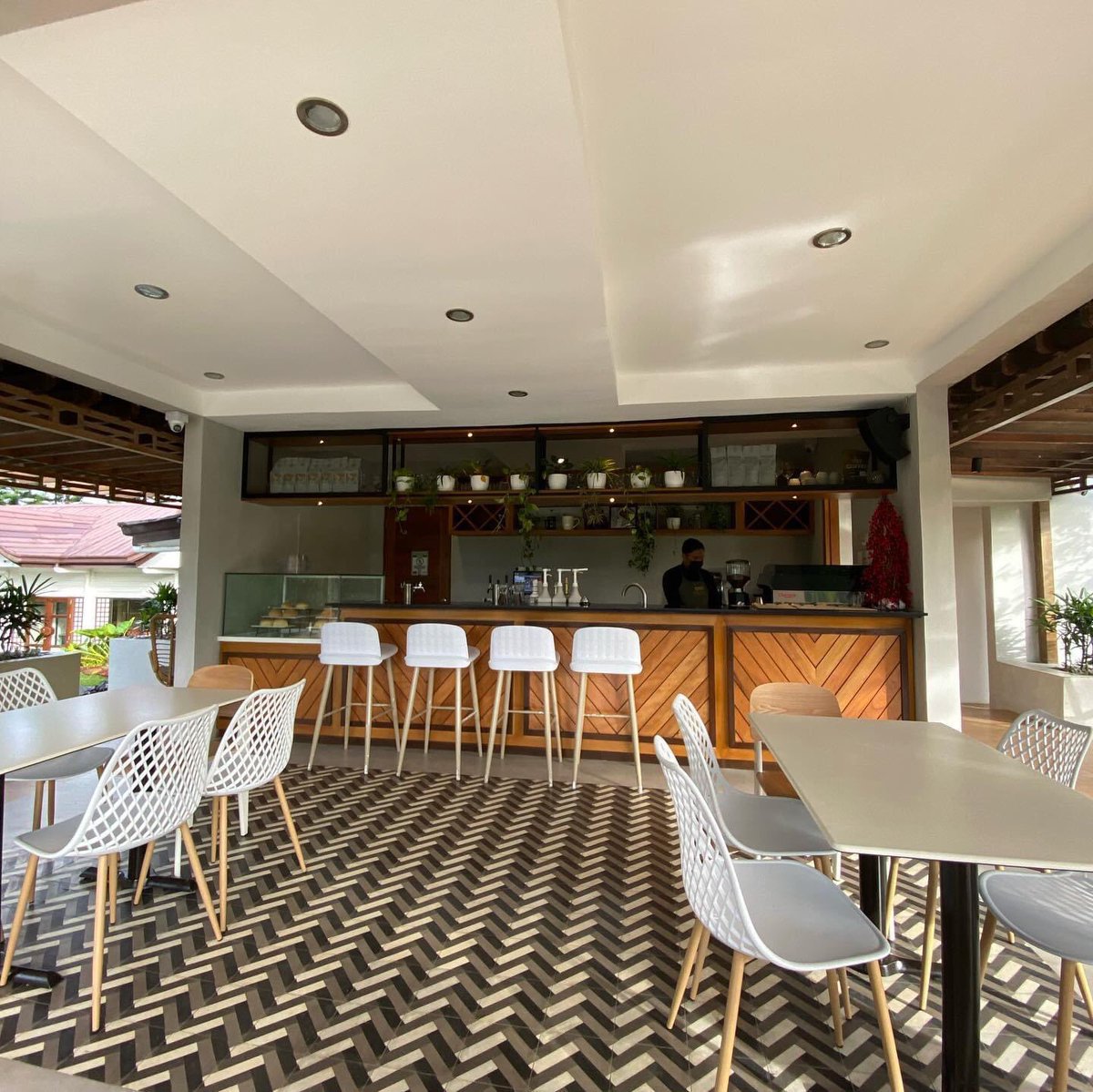 carmen167057816's tweet photo. New coffee place in Tagaytay - my bucket list ❤️❤️❤️ พายมะพร้าวอ่อนน่ากินมาก ที่นี่จะมีวิวภูเขาไฟ อากาศเย็นๆ อยากไป เอาไว้ให้ยอดคนติดลดลงก่อน ตอนนี้แฟนไม่ยอมไปตจว ❤️ https://t.co/LYTV4cFvpr