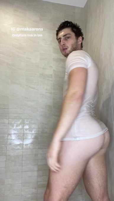 Enough retweets and I just might turn toward u..  follow @itsmakaarons to see when I do.. https://t.