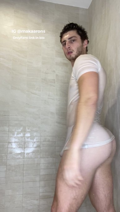 Enough retweets and I just might turn toward u..  follow @itsmakaarons to see when I do.. https://t.