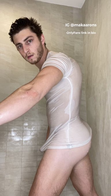 Enough retweets and I just might turn toward u..  follow @itsmakaarons to see when I do.. https://t.