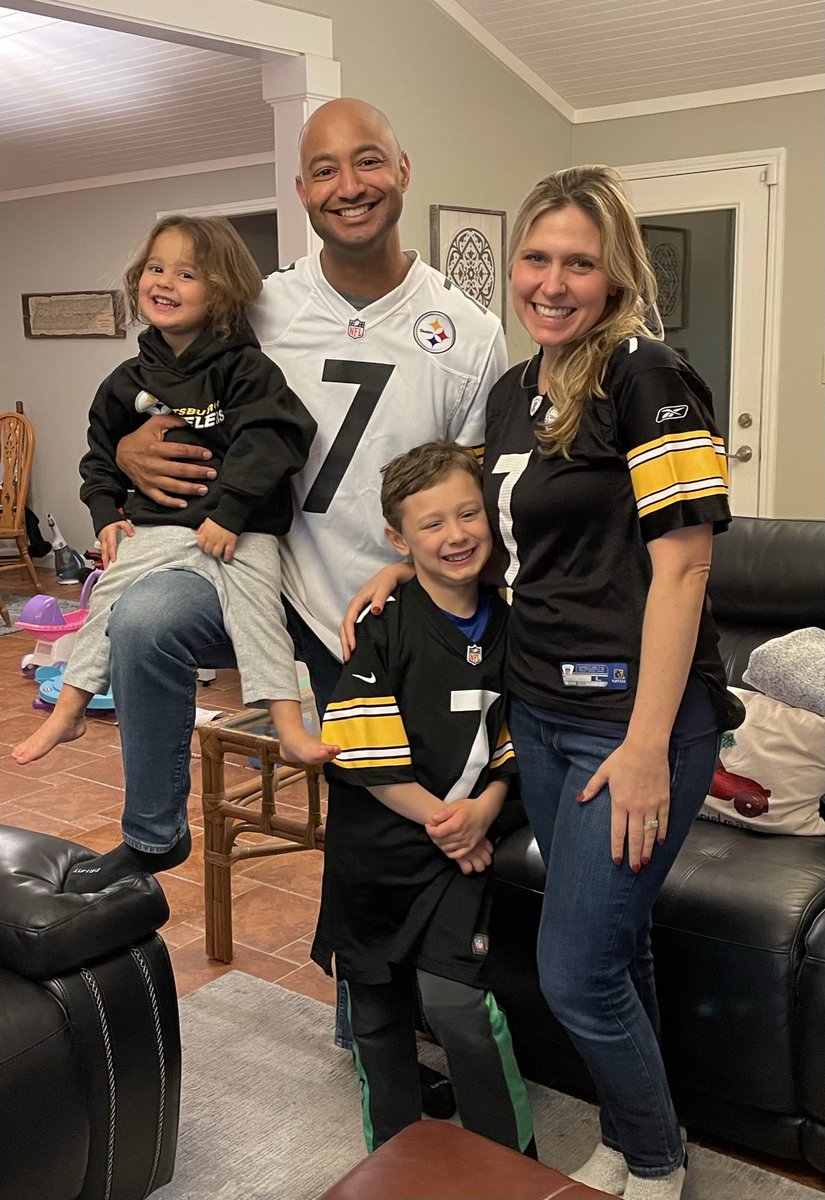 Thanks, <a href="/_BigBen7/">BigBen7.com</a>! It’s been an absolute honor to watch you every football Sunday for the last 18 years. Impressive. Thank you! #BigBen #Steelers #SteelersNation #NFL