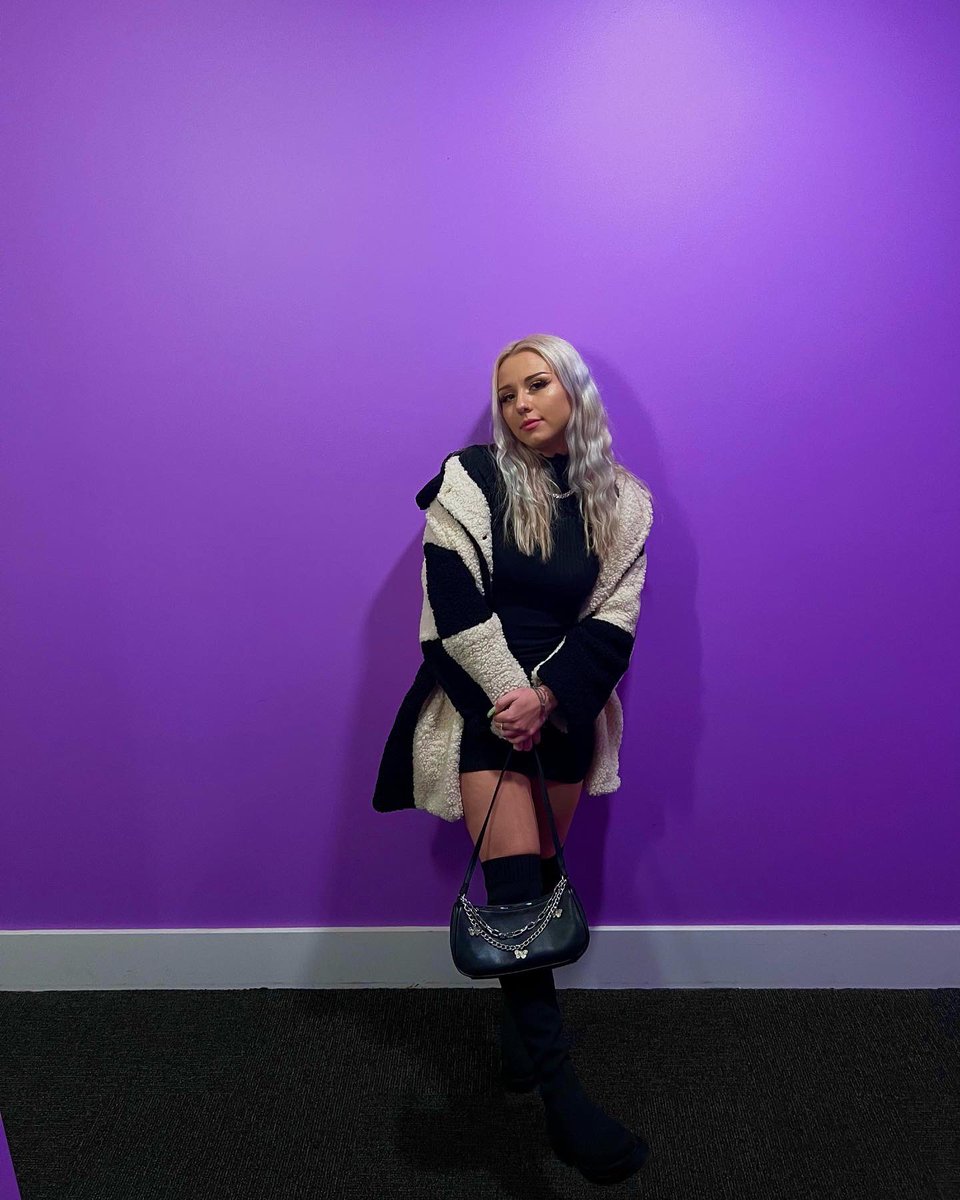 emilymaffe_'s tweet photo. me @ 23🥳🥂 https://t.co/p0ozTJrpfu