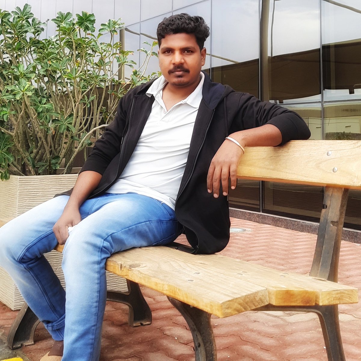 BillaRangaAK's tweet photo. #NewProfilePicd #UAE
#Valimai 
#AK
Waiting for Valimai
#UAETeamEmirates https://t.co/F1LQXWi8Qz