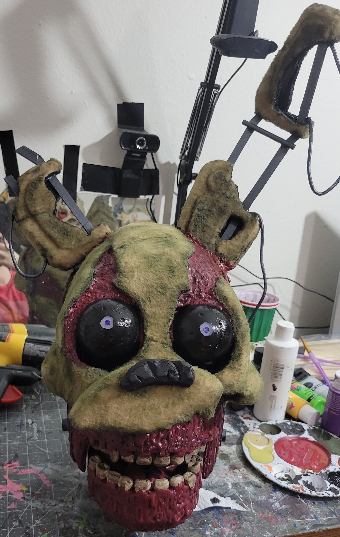 Sky~ They/Them Twitter: "Almost done! #BurntTrap #cosplay #mask #springtrap #fnaf #fnafsecuritybreach #SecurityBreach https://t.co/LZKLwAMuHH" Twitter