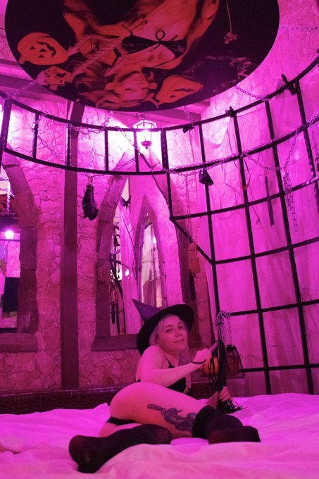 Lol 🙈 No more 80k here -.-  Thats a sad present&hellip;  But ive got another, good one🤪 More on: https://t.co/ocIBv2LE6U<a href="/tag/girls"class="tags"><span>#girls</span></a><a href="/tag/newpost"class="tags"><span>#newpost</span></a><a href="/tag/onlyfans"class="tags"><span>#onlyfans</span></a><a href="/tag/kiraroller"class="tags"><span>#kiraroller</span></a>