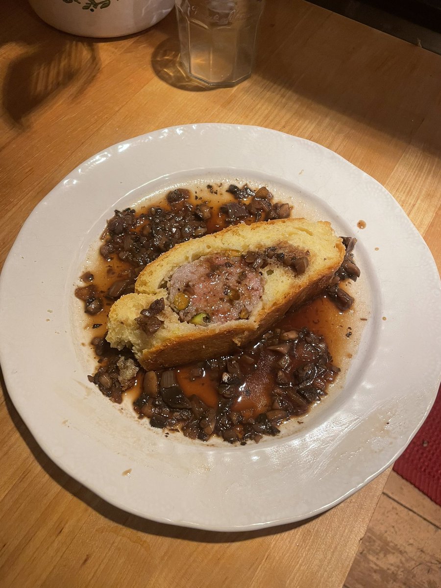 yungshepherdboy's tweet photo. Sliced and served. Bon appetit https://t.co/fenrY5u3bn
