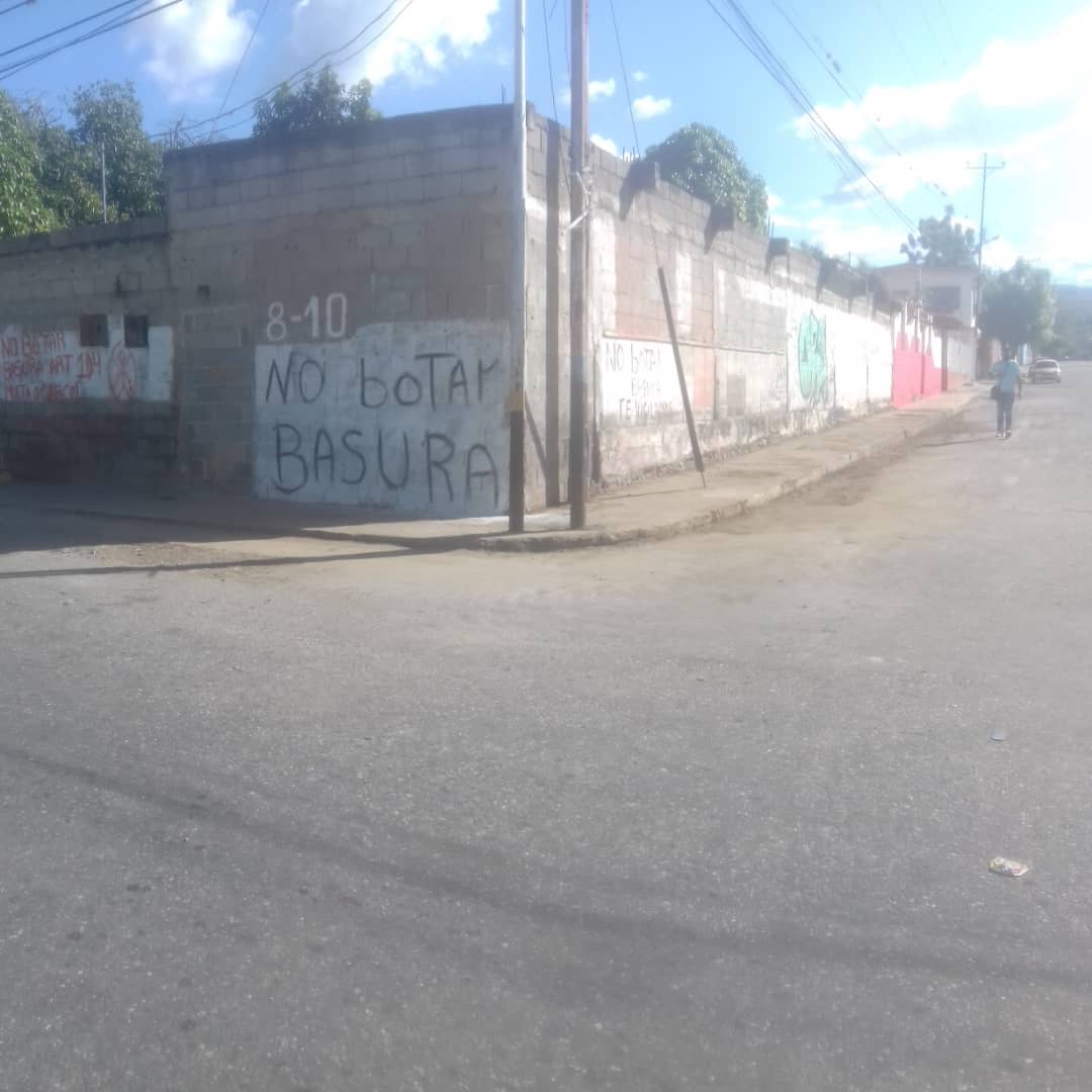 Seguimos trabajando sin descanso para nuestro municipio. 

Eliminación de vertedero improvisado e ilegal en la Av. 8 con calle 2 de la comunidad La Mata.

#PalavecinoLimpiecito #Palavecino #Cabudare <a href="/AdolfoP_Oficial/">Adolfo Pereira Gobernador</a> <a href="/NicolasMaduro/">Nicolás Maduro</a> <a href="/derbyalcalde/">Derby Guedez - Alcalde</a>