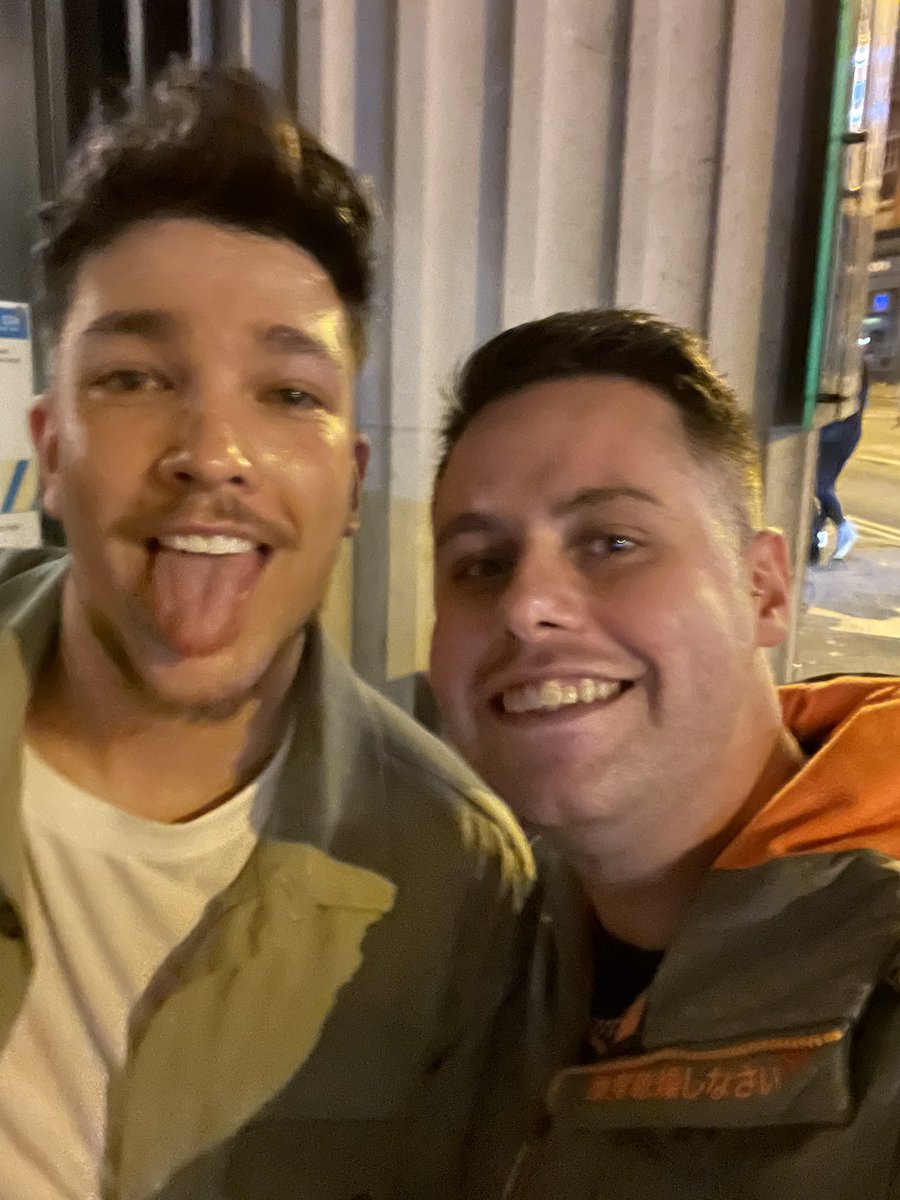 DavidJarvis87's tweet photo. @MattTerry93 what a guy ! At his after party but took time to come outside for a pic!!! Best Robin Hood going!!! ♥️ https://t.co/HGNkrXTap5