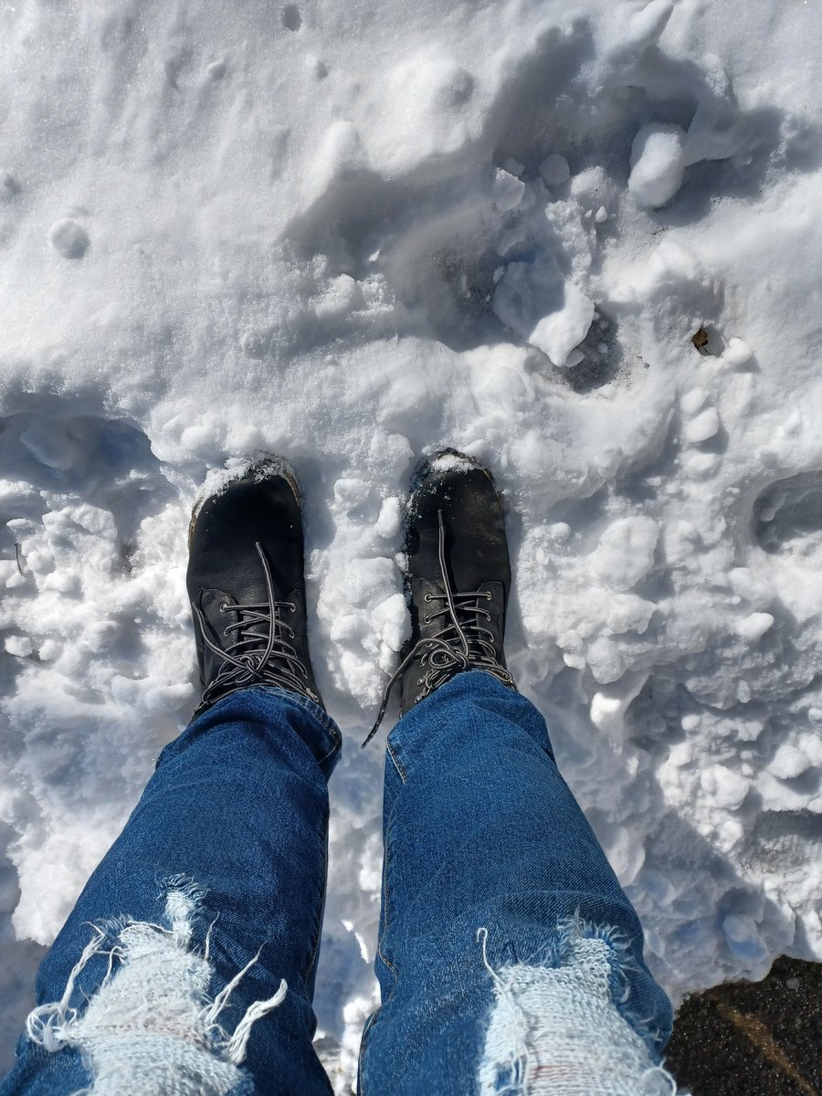 Snow. Not a fan. Ten degree weather. Not a fan. Still went for a walk #stepinto22 #resolutions2022