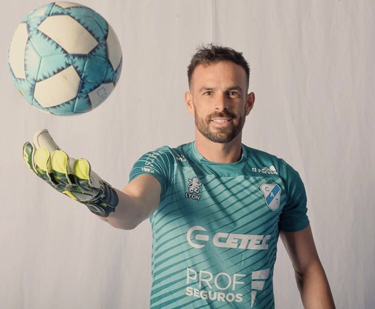 matierrecalde's tweet photo. 🚨#PrimeraNacional ⚠️#Quilmes
⚽🧤Matías Castro y Martín Perafan, en la mira de Chino Benítez
🗣YA HUBO CONTACTOS CON AMBOS
🔜Las negociaciones c/Matías Budiño SE ENCAMINARON
⛔Terminó la reunión c/Chapu Braña: responde en unos días
📻⌚Mañana a las 11am c/@sebakerle en @radiofmq https://t.co/thMZWY2pDH