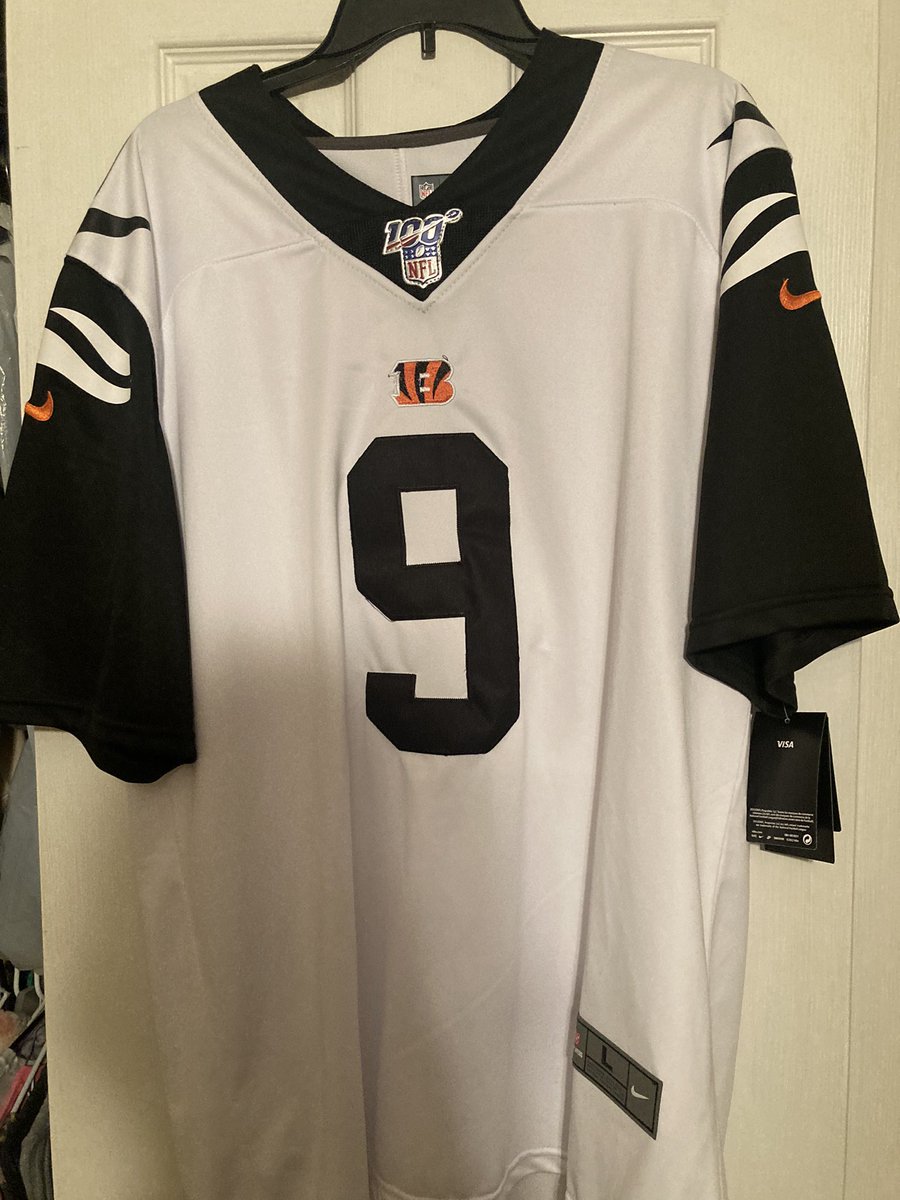 OrangeArrow4's tweet image. Well since y’all are being forced to watch this #MNF game might as well do a giveaway! We will be giving away this bad boy in Honor of #AFCNorthChamps #RuleTheJungle at 2k followers! All you got to do to enter is like, retweet, and be a follower to win! #WhoDey