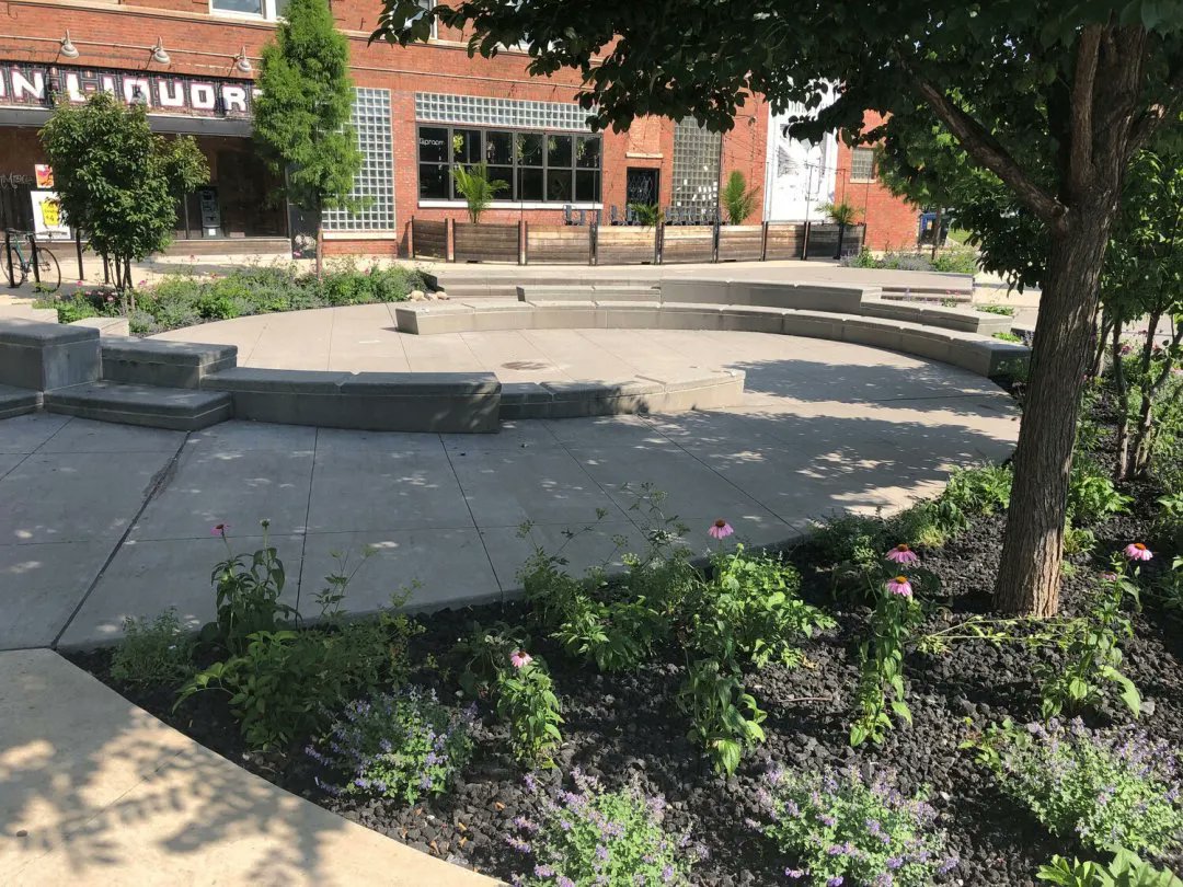 Avondale residents are pushing to rename a plaza in honor of the neighborhood's vanishing Polish identity. buff.ly/3qKHqhJ
