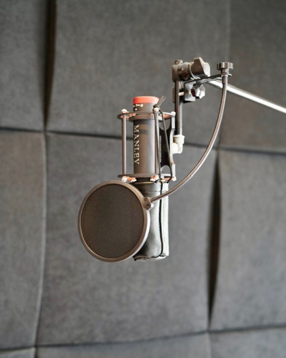 Start 2022 off in the studio! 

Discover over 275+ studios in Los Angeles, like this unique &amp; vibey studio that's available to book starting at only $40/hr on <a href="/studiotimeio/">Studiotime</a>

studiotime.io/l/ill-music-gr…