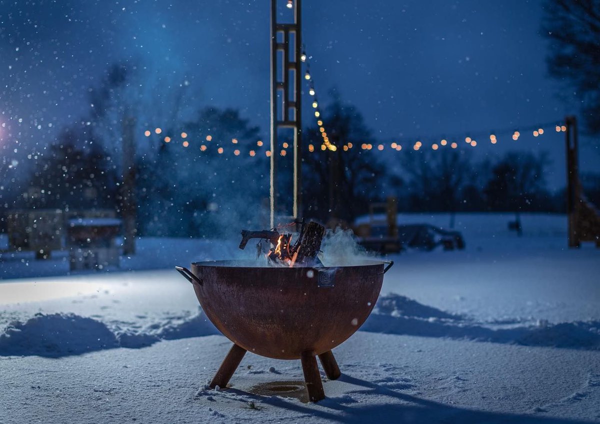 DiscoverPeoria_'s tweet photo. Congrats! You've survived the first Monday of the year! Grab someone you love and cuddle up next to the fire pits at @cydsgrmtkitchn to celebrate. βοΈ πΈ Cyd's in the Park #DiscoverPeoria #ThisisGreaterPeoria #HelloPeoria #snow #winter https://t.co/Vc2aHstdF5