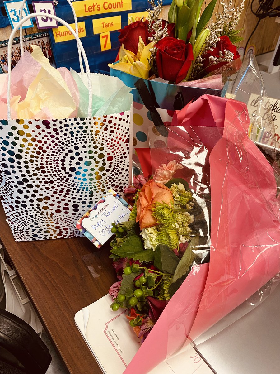 Starting off 2022 as a TENURED TEACHER 💙⚡️ so thankful &amp; excited!  <a href="/BenFranklinES/">Ben Franklin School</a>