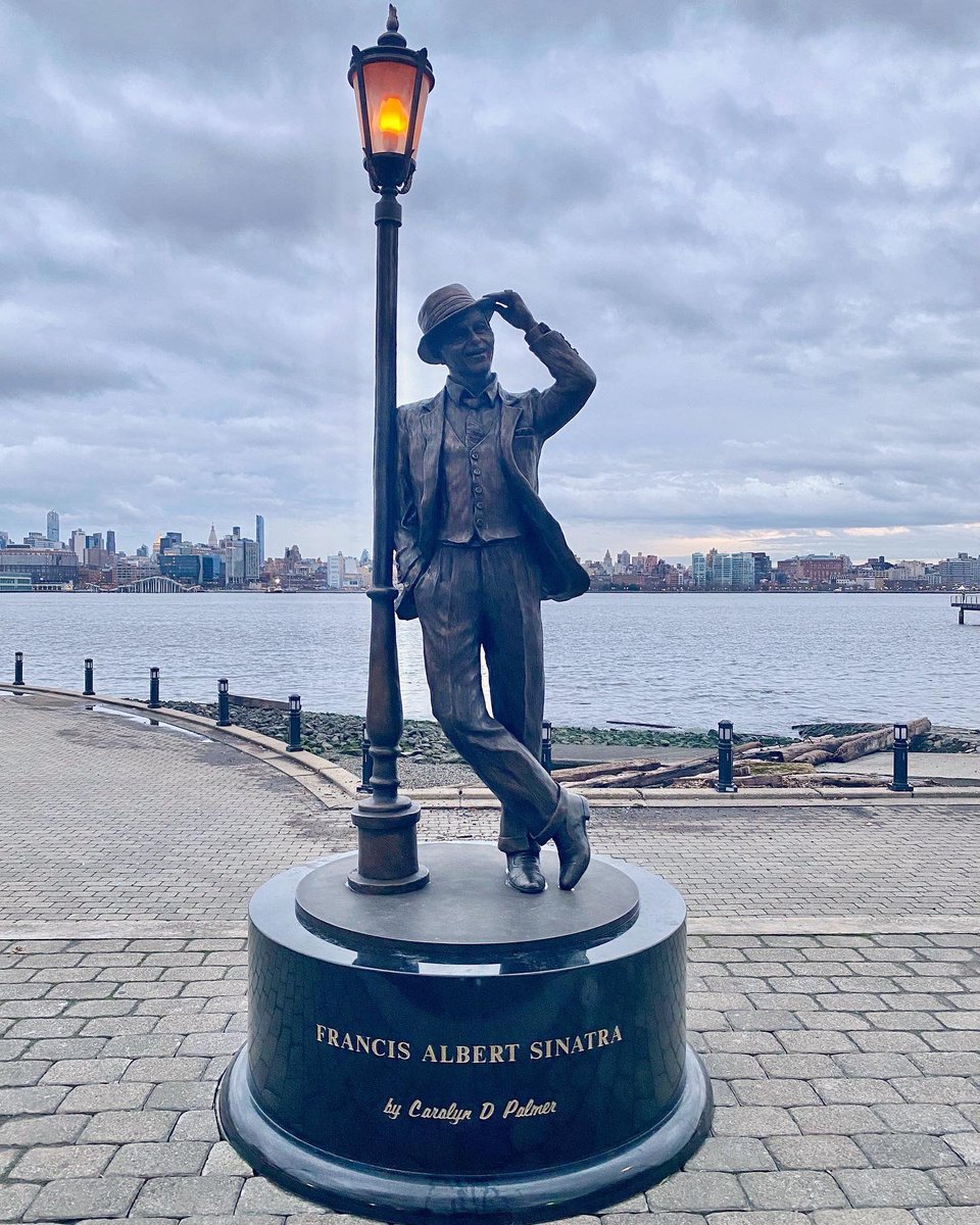 tonyatthetable's tweet photo. Finally saw the new @franksinatra statue at #SinatraPark in #HobokenNJ. It was as the sun was setting so the pics are a little dark. But it was still great to see this statue of 1 of my all time favorite singers. #FrankSinatra #Sinatra #PhotosWithFrank #Hoboken #SinatraDrive https://t.co/N7wKJjn5x8