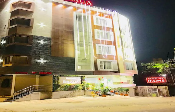 MysoreLocal's tweet photo. Hotel occupancy rate increased to 95% in Mysuru...: #mysuru #mysore #mysorelocal #mysuruvarthe #mysuruhotels #mysurutourism - The hotel operators in Mysuru have a sigh of relief as the occupancy rate increased to 95% during the New Year weekend. Amid… https://t.co/pMM9dyuJA0 https://t.co/nNp91SVDmE