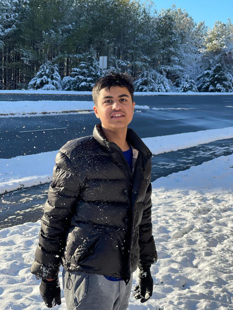 shahidsoroya's tweet photo. #firstsnow2022 #leesburg https://t.co/RsK0e7Bj2E