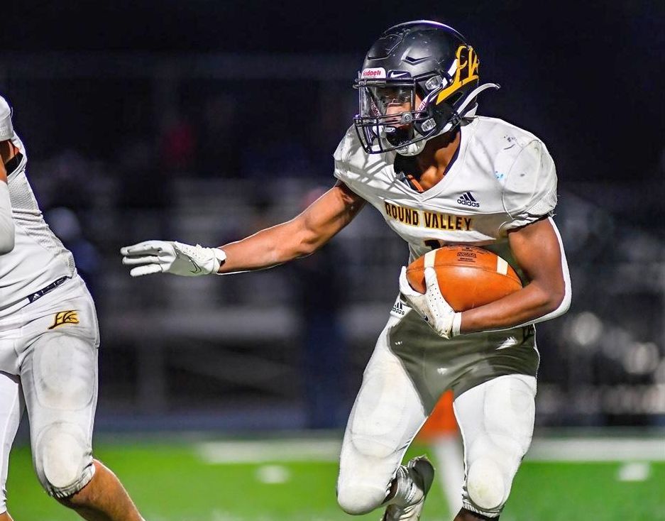 gridironarizona's tweet photo. Recruiting Page updated at https://t.co/COTe5Rg8j9 with offers for 26 seniors in the last 2 days plus a new commitment from a receiver in Yuma. https://t.co/DeFWNoEcTJ