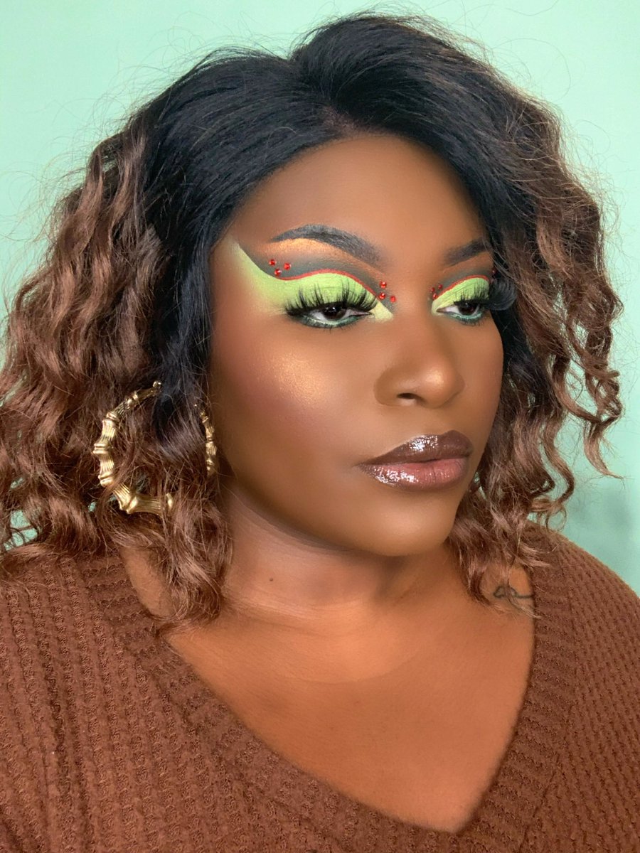 What are your goals for the New Year? 
🙋🏾‍♀️ I want to work on my graphic liner skills!
..
<a href="/ABHcosmetics/">Anastasia Beverly Hills</a> DipBrow- Ebony 
<a href="/Docolorofficial/">Docolor</a> Tropical palette 
<a href="/NYXCosmetics/">NYX Pro Makeup US</a> epic liner- Red
<a href="/crcosmetics2021/">C.R. Cosmetics</a> lashes- CHIPCHIP 
<a href="/fentybeauty/">Fenty Beauty</a> Gloss Bomb- Fu$$y
<a href="/ColourPopCo/">ColourPop Cosmetics</a> liner- Aglow