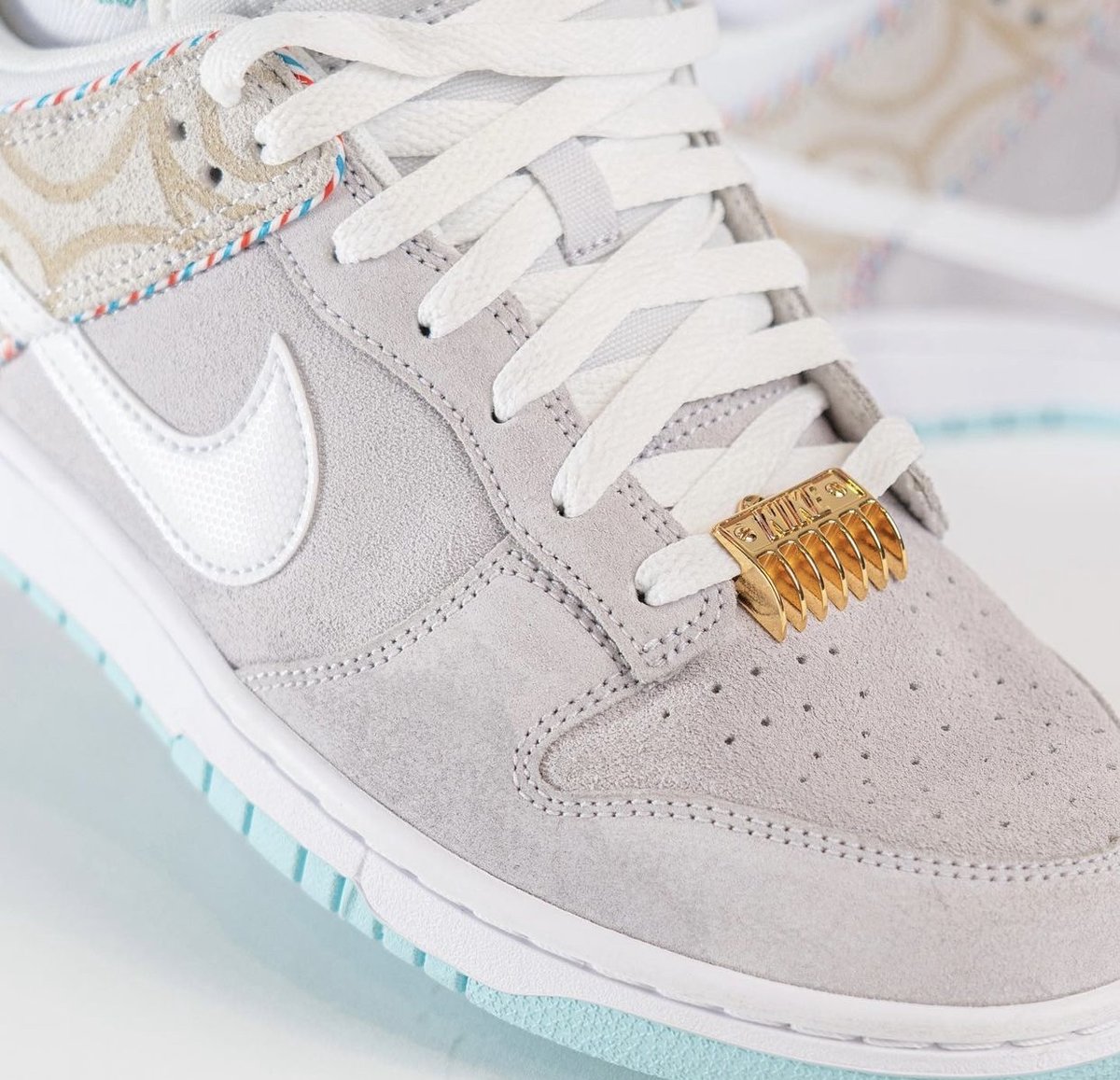 kicksonfire's tweet photo. Any barbers planning on picking up the Nike Dunk Low Barber Shop Grey?💈 https://t.co/qVNhYzbVEo