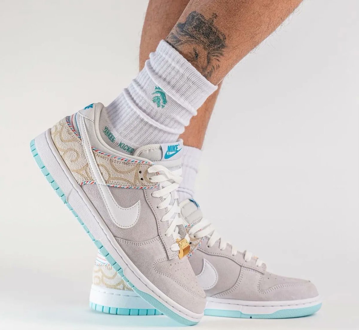 kicksonfire's tweet photo. Any barbers planning on picking up the Nike Dunk Low Barber Shop Grey?💈 https://t.co/qVNhYzbVEo