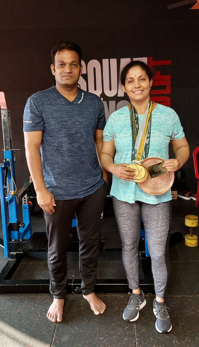 ಮಂಗಳೂರಿನ 2 ಮಕ್ಕಳ ತಾಯಿ, ಗೃಹಿಣಿ 43 ವರ್ಷದ ದೀಪಾ ವಾಸುದೇವ ಭಟ್ ರವರು ಟರ್ಕಿ ಯಲ್ಲಿ ನಡೆದ ಏಷ್ಯನ್ ಪವರ್ ಲಿಫ್ಟಂಗ್ ಚಾಂಪಿಯನ್ ಶಿಪ್ ನಲ್ಲಿ 6 ಚಿನ್ನದ ಪದಕ ಪಡೆದಿದ್ದಾರೆ. ಬಲ್ಲಾಳ್ ಬಾಗ್ ನ ಪ್ರದೀಪ್'ಸ್ ಜಿಮ್ನಲ್ಲಿ ಹೊಸದಾಗಿ ಕಳೆದ 3 ವರ್ಷಗಳಿಂದ ತರಬೇತಿ ಪ್ರಾರಂಭಿಸಿ, ಸಾಧನೆಗೆ ಯಾವ ಯಾವ ಎಲ್ಲೆಯೂ ಇರುವುದಿಲ್ಲ ಎಂದು ನಿರೂಪಿಸಿದ್ದಾರೆ.