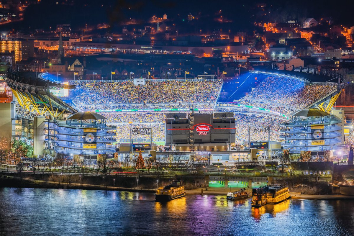 DaveDiCello's tweet image. No fireworks tonight, but Heinz Field looked great lit up on the North Shore of #Pittsburgh as the Steelers took the field.

Definitely a little weird that in all likelihood this will the last image that I capture of the stadium with Ben as the starting quarterback.

#HereWeGo