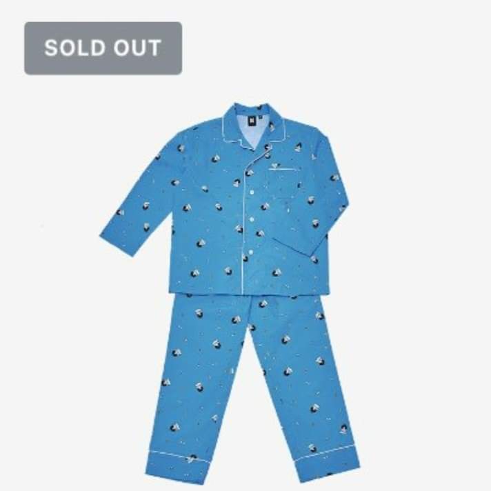 kth_mae_'s tweet photo. *ARMYS COMPLAINING ABOUT THE PRICE *

ALSO ARMYS: https://t.co/h1wSDro57F