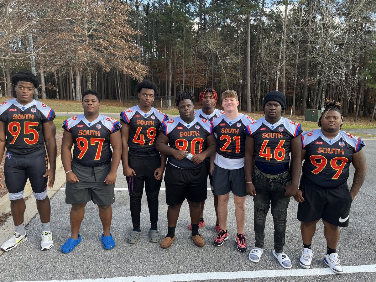 DurganJalyn's tweet photo. I really enjoyed putting in work with the gang and I’m thankful that I was blessed to play my last game with y’all🙏🏈🖤💯@CoachLongmire88 @MagnoliaAllstar @coachthig2 @Jonatha18589092 @xavianchamberl1 https://t.co/Zcsu4ZDOjC