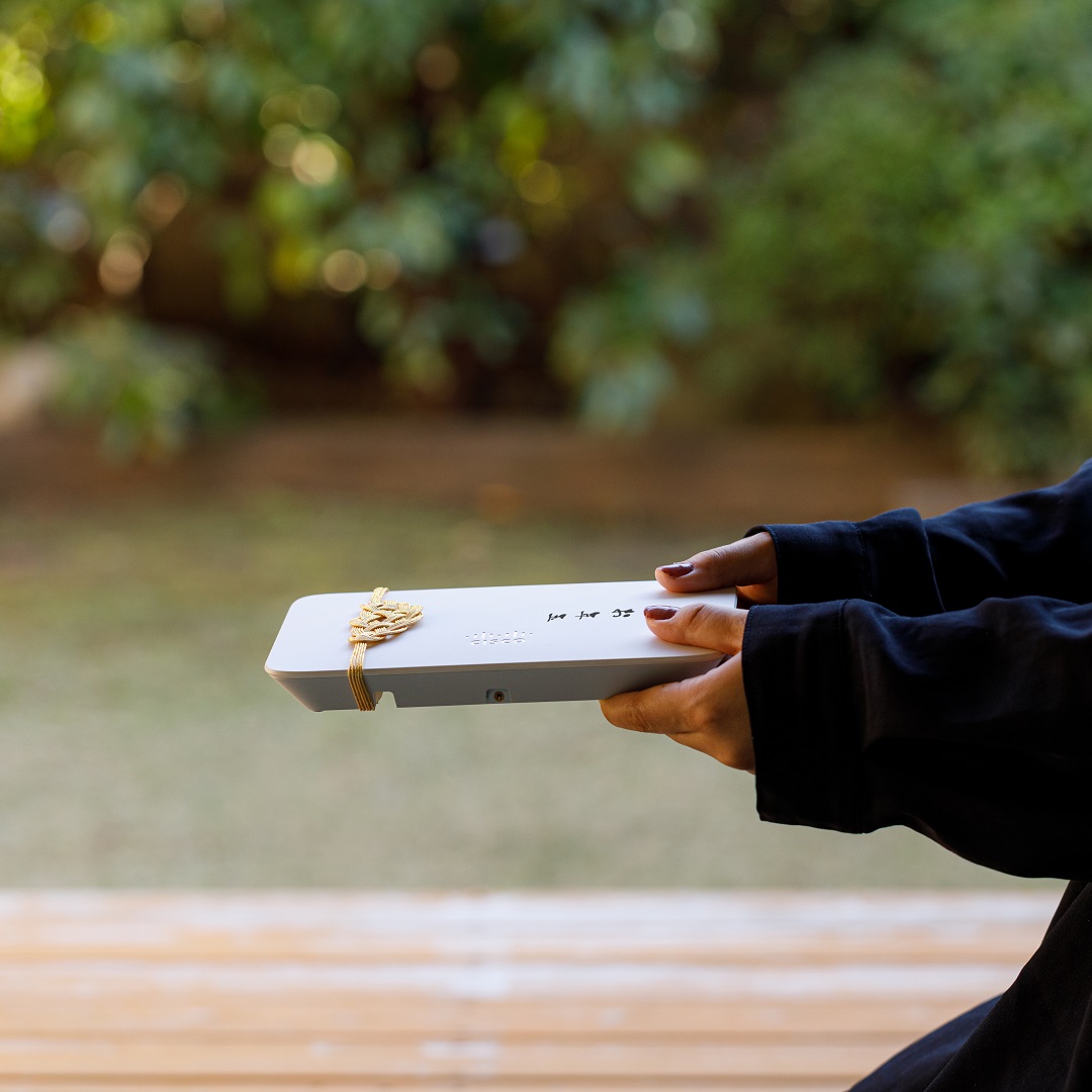 Cisco_Japan's tweet photo. 2022年、お年玉もキャッスレスで受け取りたい時代です、そのためにはまず #WiFi を。
ご購入はこちら >> https://t.co/hCkVMM3z3j
#シスコ #MerakiGo #お年玉 #お正月 #ガジェット好き #グッドデザイン賞 #キャッシュレス #CiscoMeraki #Amazon https://t.co/mb2AYxzXXM