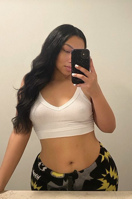 Watch Birkin Bag Mee Daddii 👜🛍's leaked NSFW photo on TwXstars