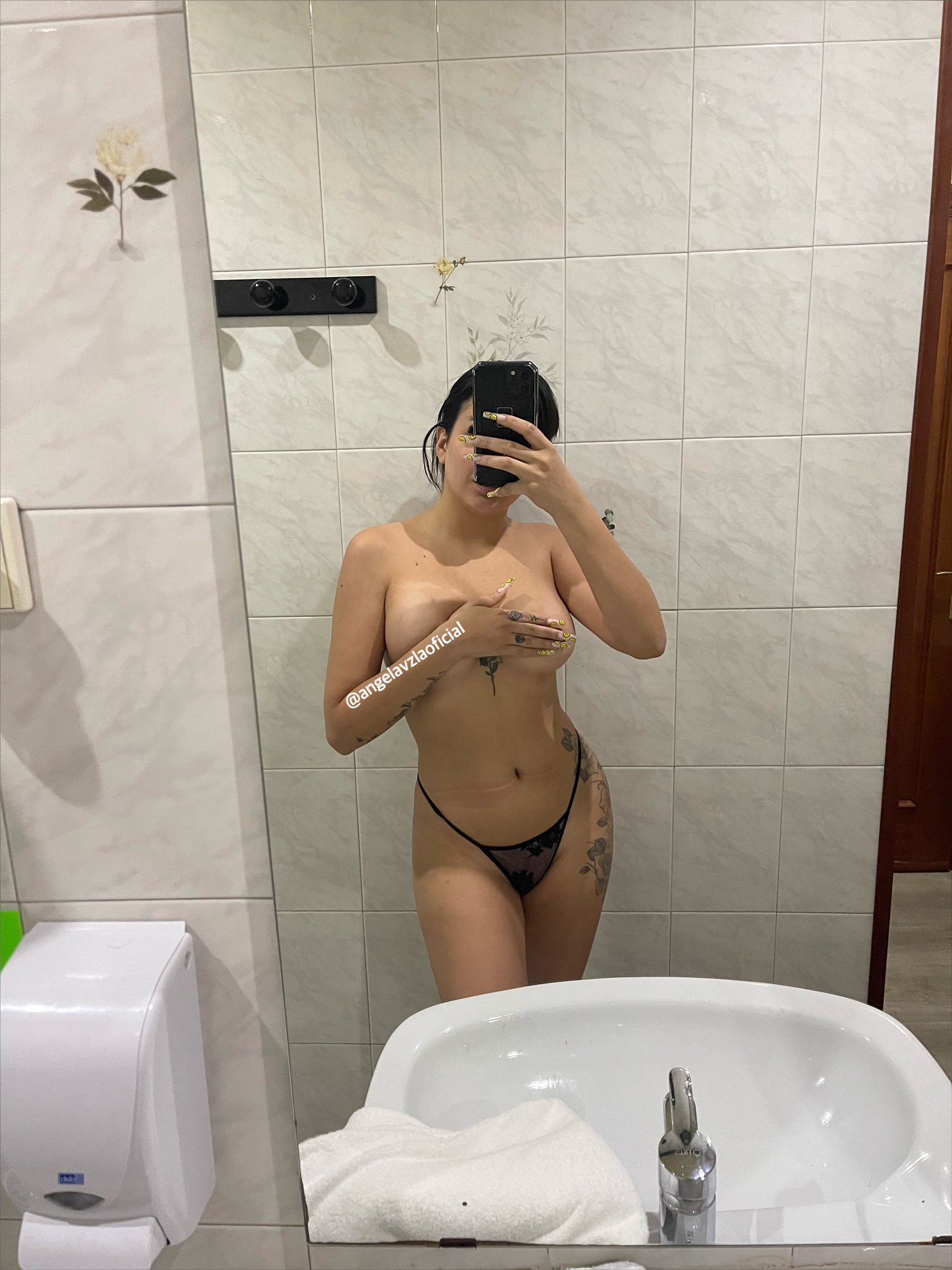Me la borraron de facebook así que la subo aquí .. ya llego tu regalo de reyes bebe😏 https://t.co/Npphm2U1OO