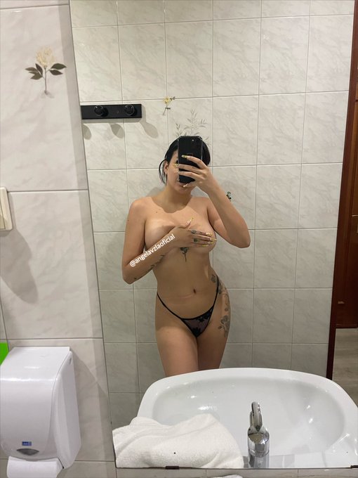 Kitty Love 💝 - Me la borraron de facebook así que la subo aquí .. ya llego tu regalo de reyes bebe😏 https://t.co/Npphm2U1OO
