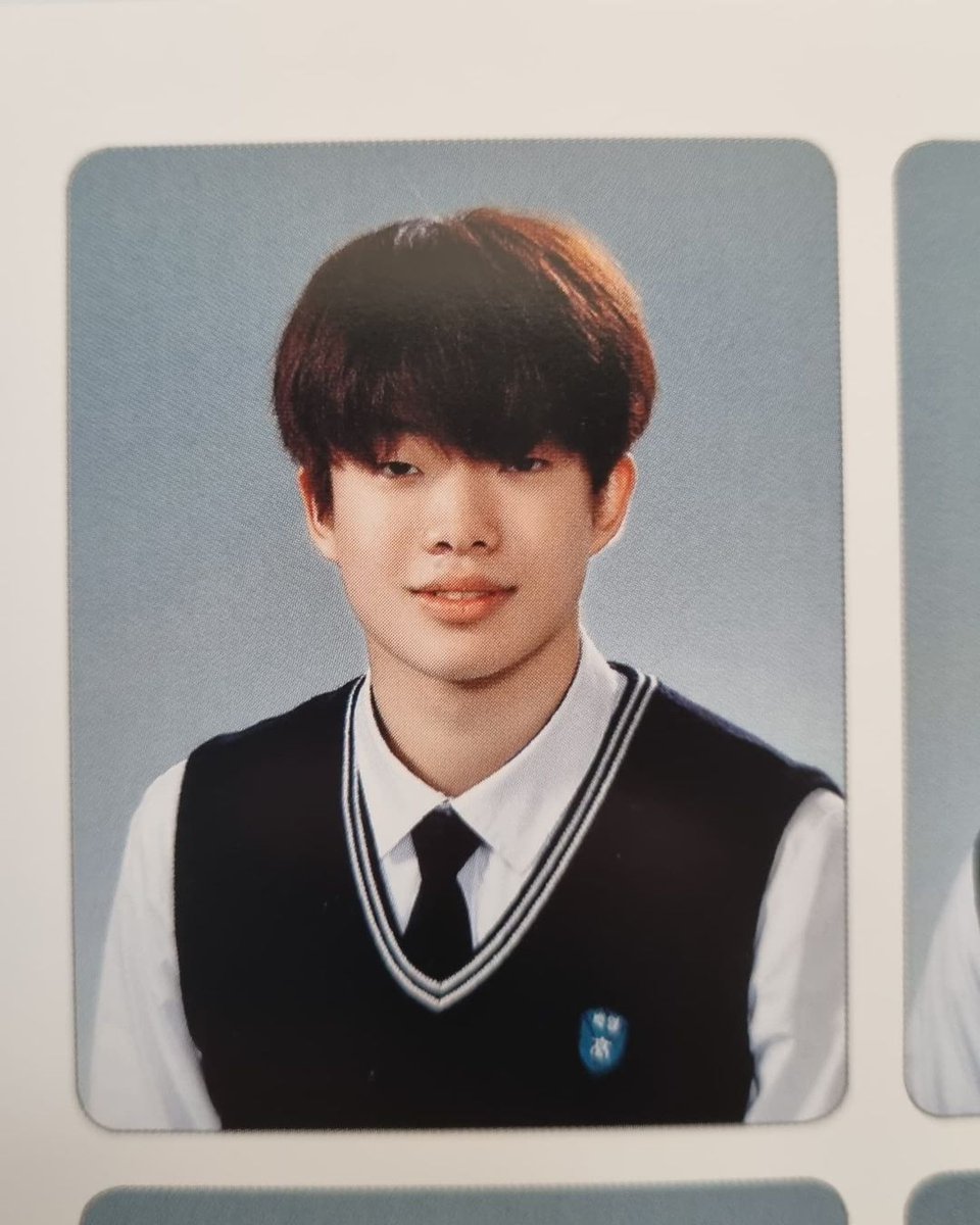 YoBoy82's tweet photo. 20220104 YoBoy IG update 

'4 years of high school life 😎🙃'

#강요셉 #KangJoseph #YoBoy #요보이 https://t.co/BXKWqNYIMw