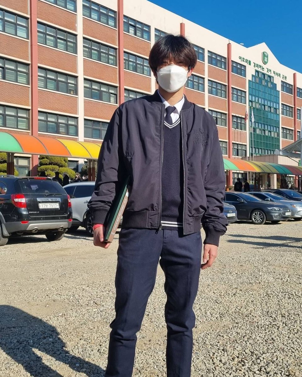YoBoy82's tweet photo. 20220104 YoBoy IG update 

'4 years of high school life 😎🙃'

#강요셉 #KangJoseph #YoBoy #요보이 https://t.co/BXKWqNYIMw