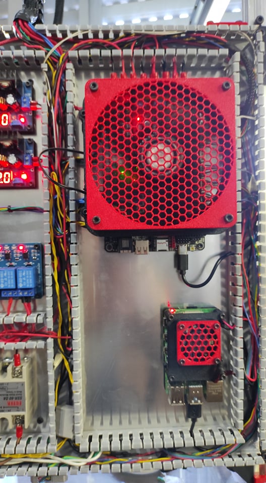 BigTreeTech's tweet photo. 😀Super clean setup, right?
"I'm pretty satisfied with all the I/O that have the board, also the selection voltage outputs, making easier to install." - Eme Biv

#bigtreetech #3dprinting #3dprinter #motherboard #corexy #octopuspro https://t.co/9uJ30RvkBJ
