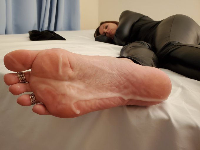 oh boy what just happened #footfetish #soles #toes #cumonfeet #FOOTFETİSH #feet #toering #did #damsel