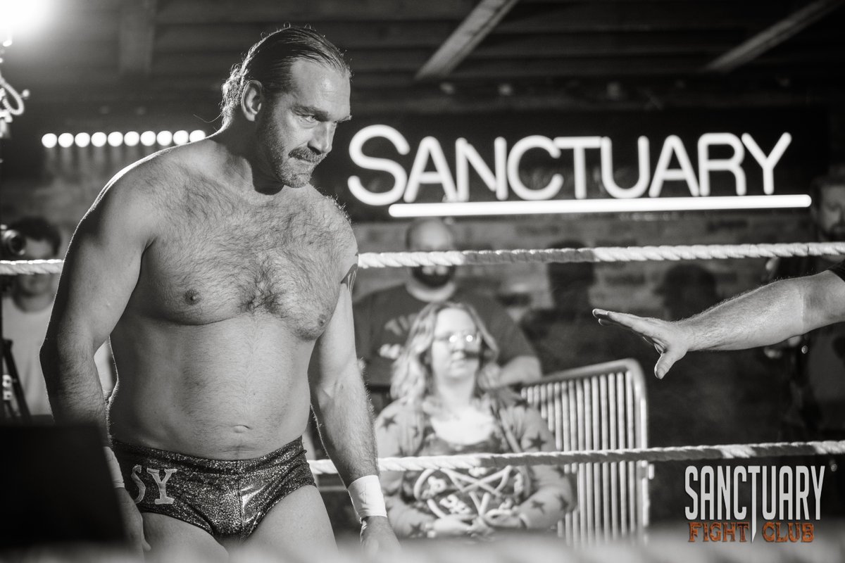 Jerry_Vill's tweet photo. The more things change the more they stay the same. 8 year difference between these photos, both taken in #Detroit @lastrealmanROH thanks for visiting @fight_sanctuary @ringofhonor . https://t.co/91DL9kQ71V